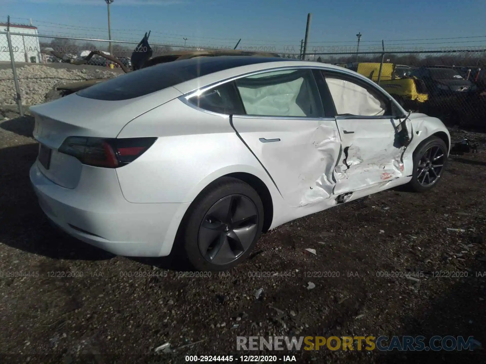 4 Фотография поврежденного автомобиля 5YJ3E1EA9LF797182 TESLA MODEL 3 2020