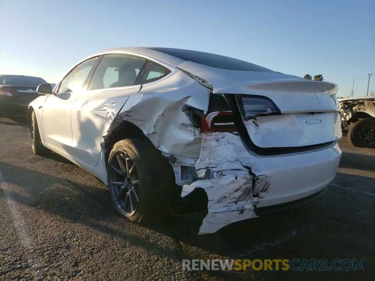 3 Photograph of a damaged car 5YJ3E1EA9LF800081 TESLA MODEL 3 2020