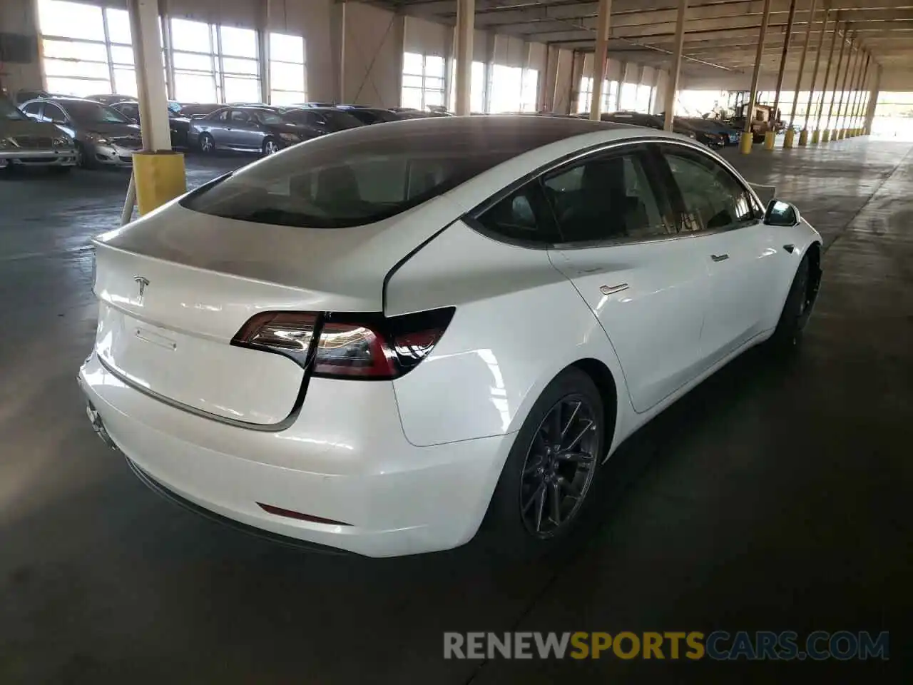 4 Фотография поврежденного автомобиля 5YJ3E1EA9LF800081 TESLA MODEL 3 2020