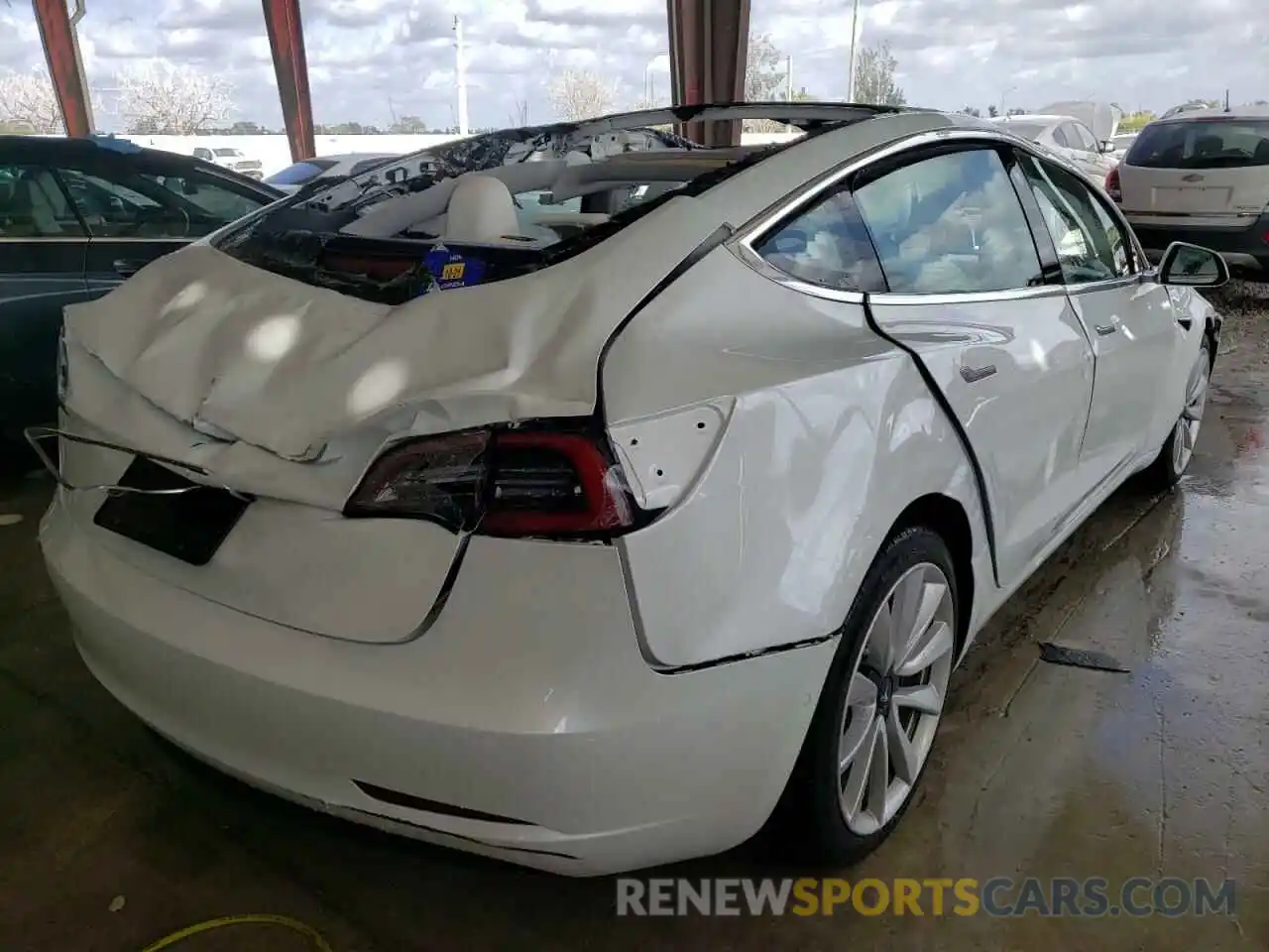 4 Photograph of a damaged car 5YJ3E1EAXLF509931 TESLA MODEL 3 2020