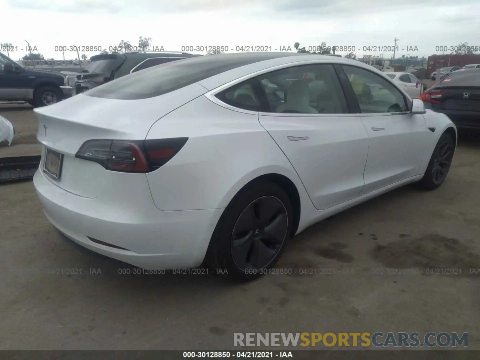 4 Photograph of a damaged car 5YJ3E1EAXLF615599 TESLA MODEL 3 2020