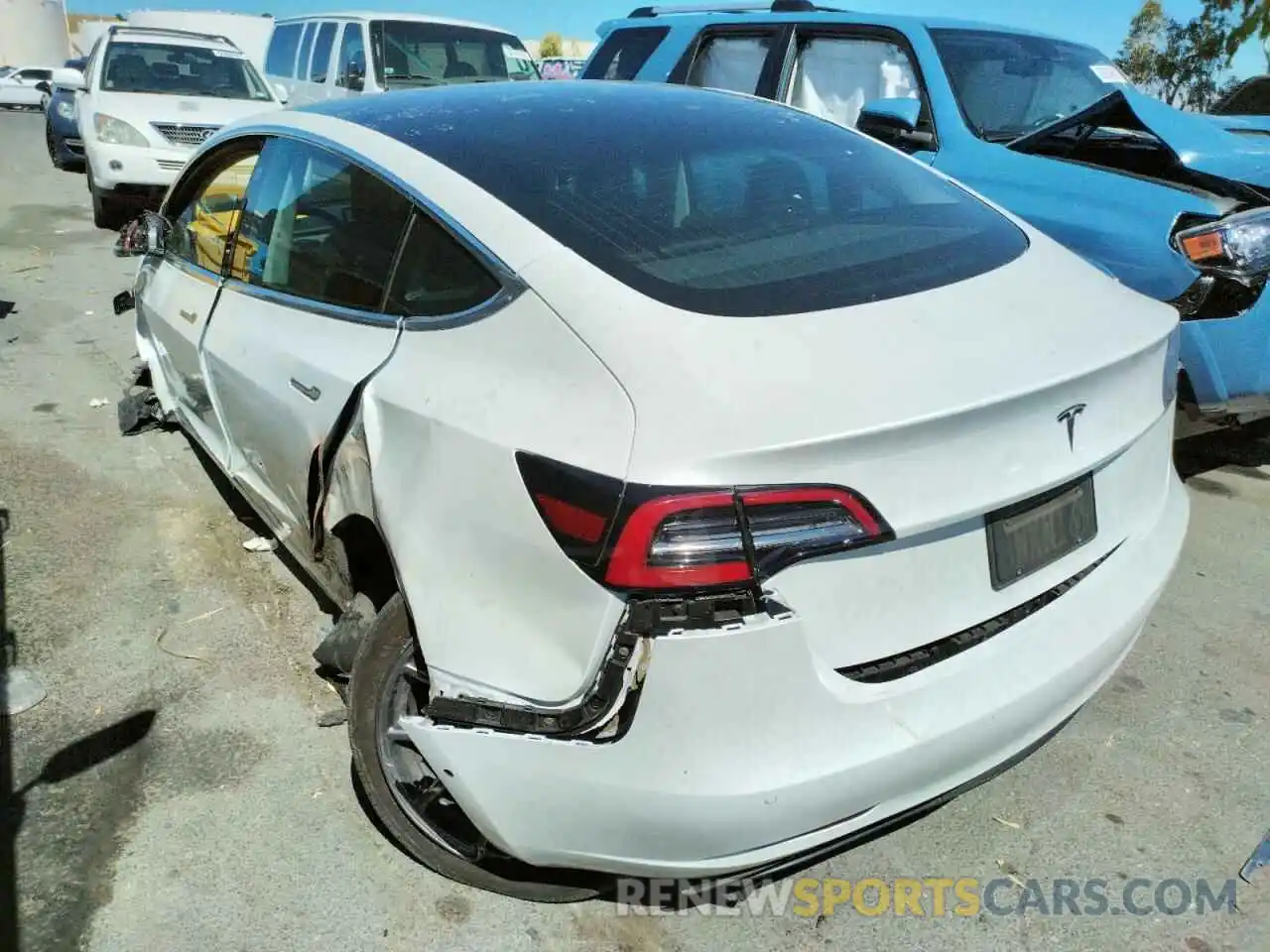 3 Photograph of a damaged car 5YJ3E1EAXLF631804 TESLA MODEL 3 2020