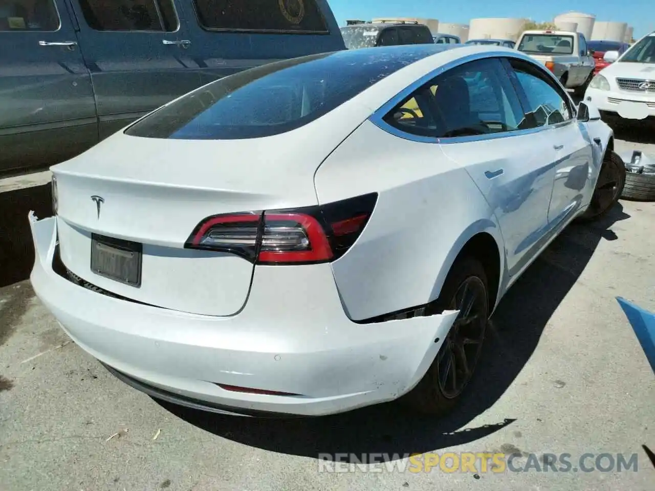 4 Photograph of a damaged car 5YJ3E1EAXLF631804 TESLA MODEL 3 2020