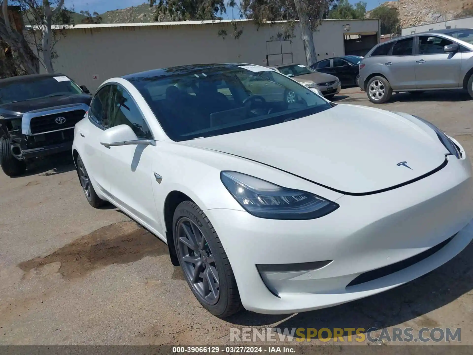 1 Photograph of a damaged car 5YJ3E1EAXLF633231 TESLA MODEL 3 2020