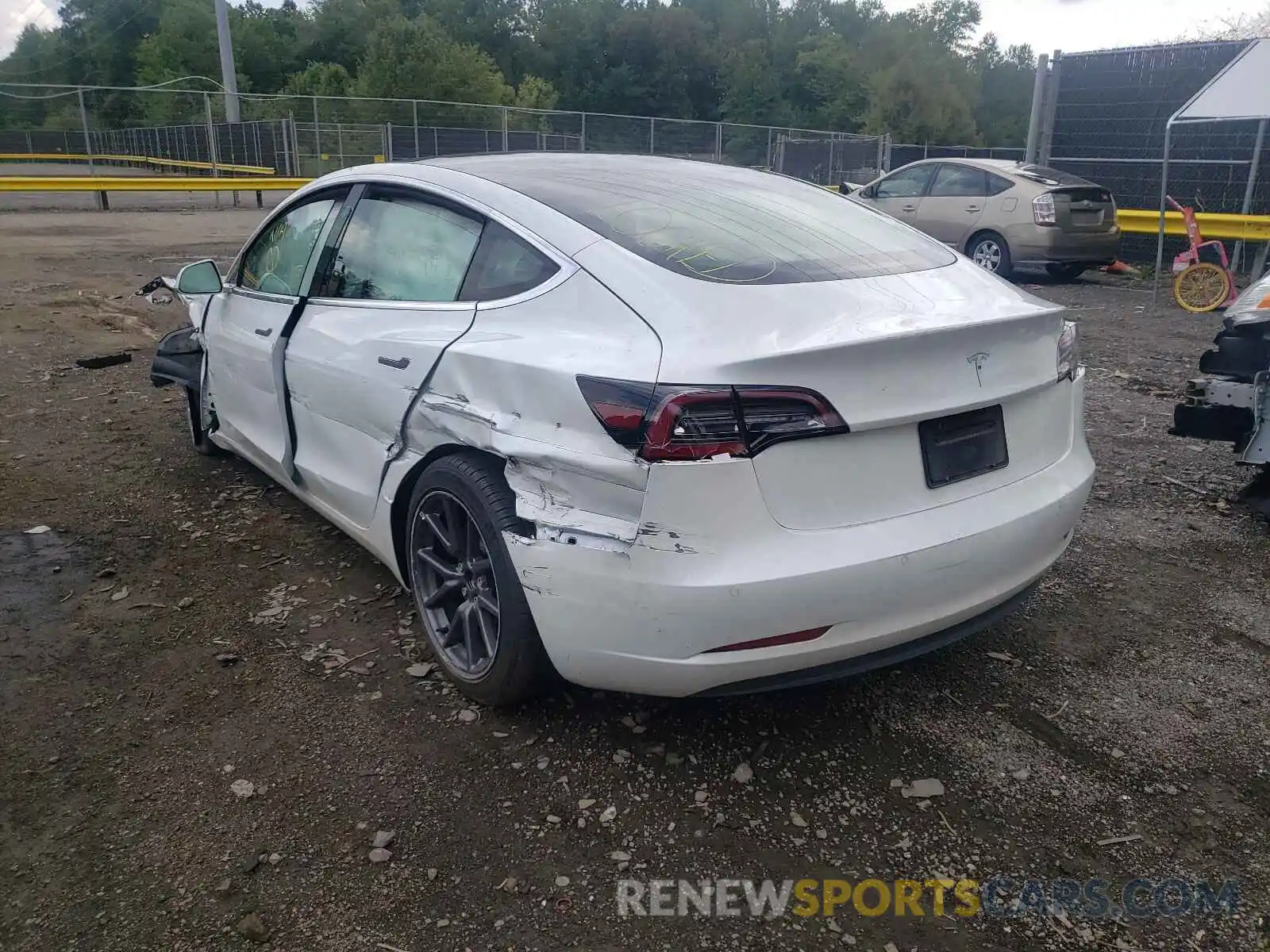 3 Photograph of a damaged car 5YJ3E1EAXLF792539 TESLA MODEL 3 2020