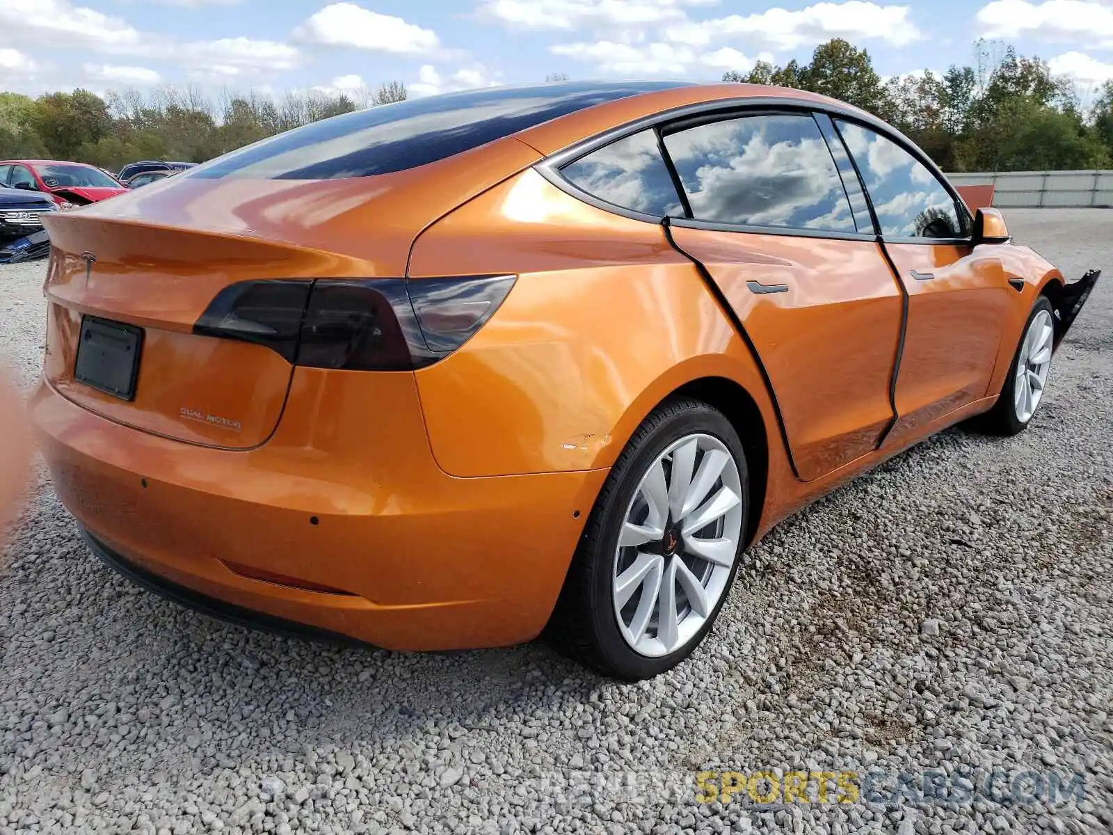 4 Фотография поврежденного автомобиля 5YJ3E1EB0LF513723 TESLA MODEL 3 2020