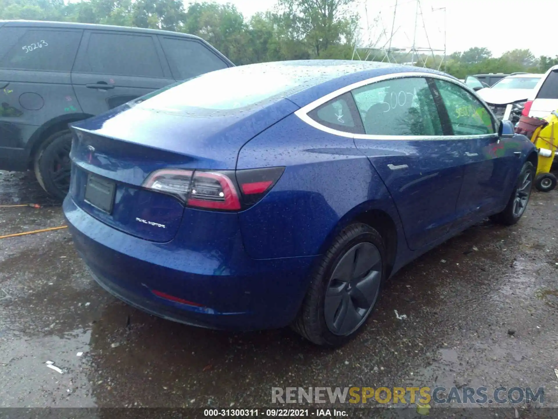 4 Фотография поврежденного автомобиля 5YJ3E1EB0LF617256 TESLA MODEL 3 2020