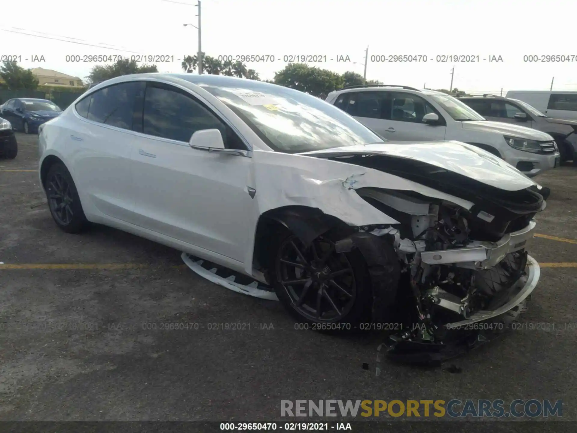 1 Photograph of a damaged car 5YJ3E1EB0LF639497 TESLA MODEL 3 2020