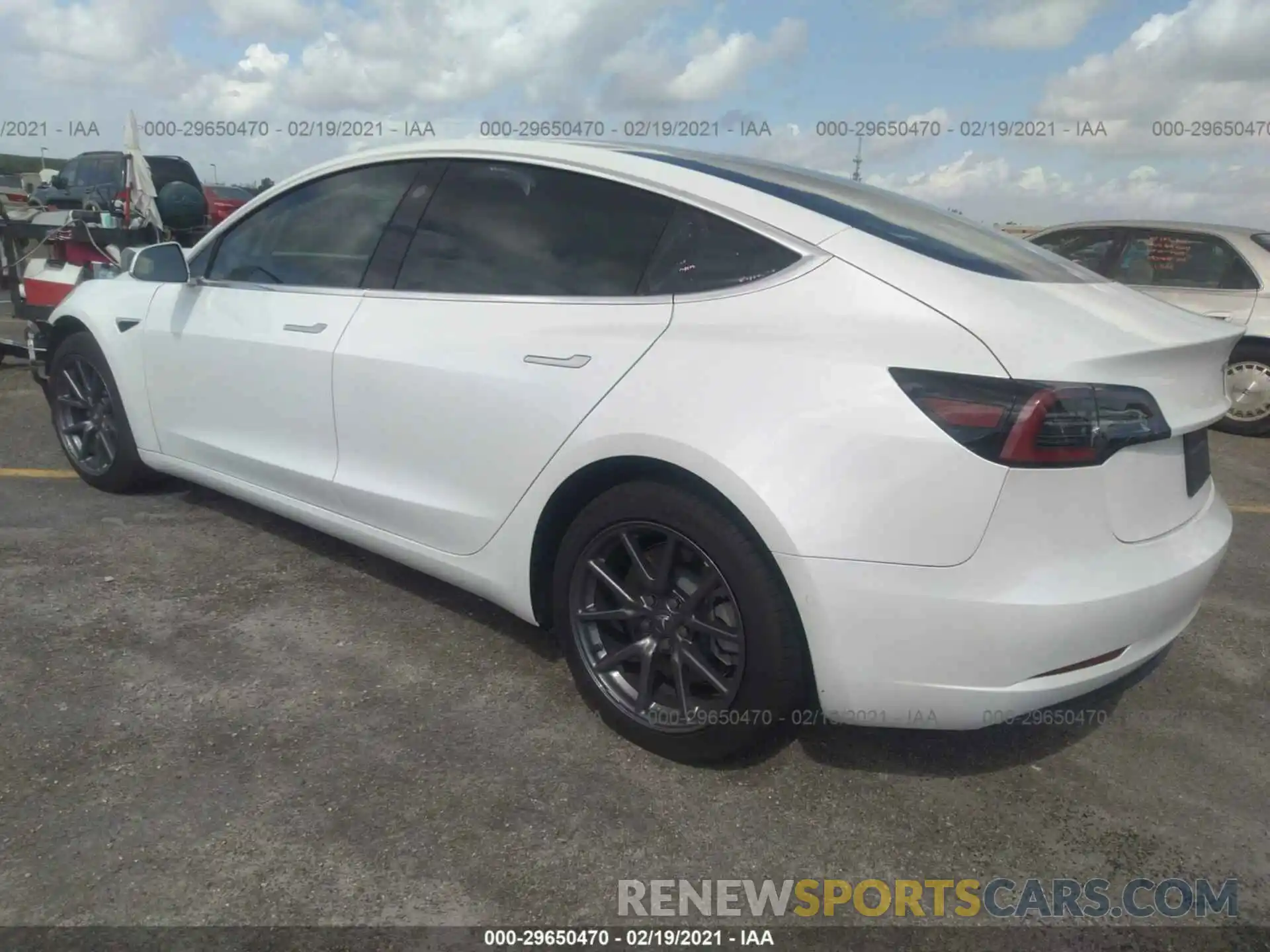 3 Photograph of a damaged car 5YJ3E1EB0LF639497 TESLA MODEL 3 2020