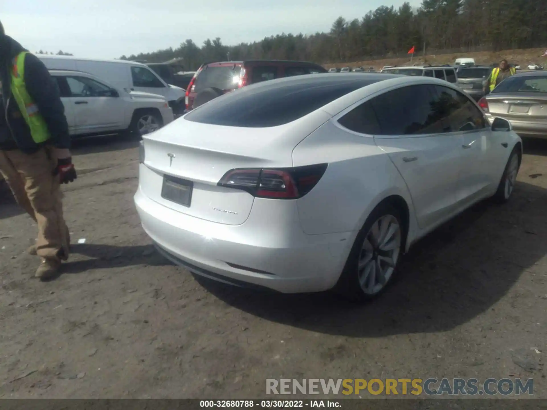 4 Фотография поврежденного автомобиля 5YJ3E1EB0LF712934 TESLA MODEL 3 2020