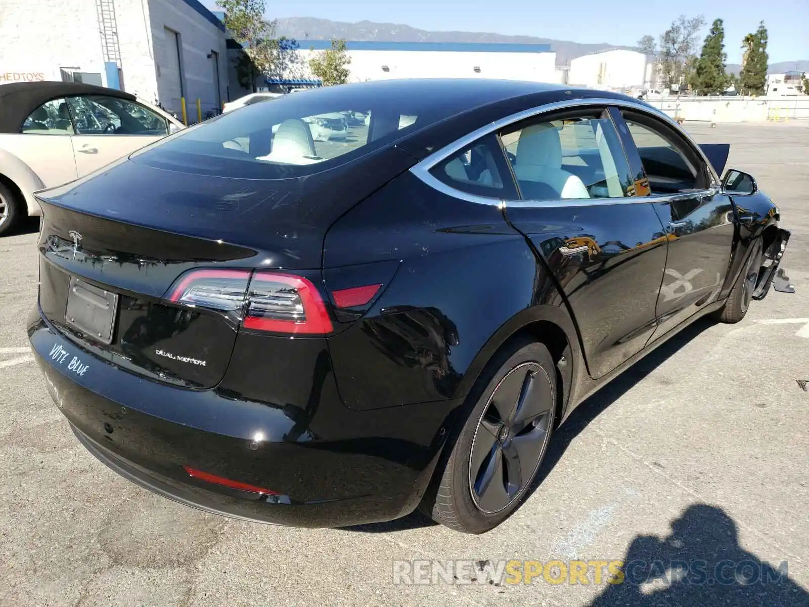 4 Фотография поврежденного автомобиля 5YJ3E1EB0LF801550 TESLA MODEL 3 2020