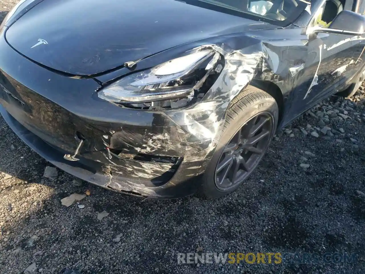 10 Photograph of a damaged car 5YJ3E1EB1LF635135 TESLA MODEL 3 2020