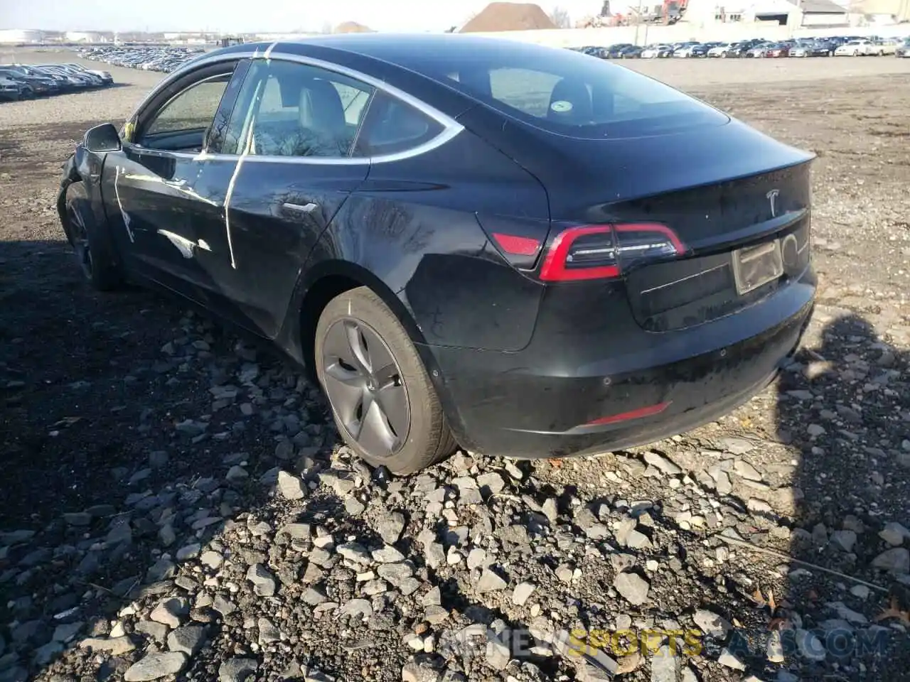 3 Photograph of a damaged car 5YJ3E1EB1LF635135 TESLA MODEL 3 2020