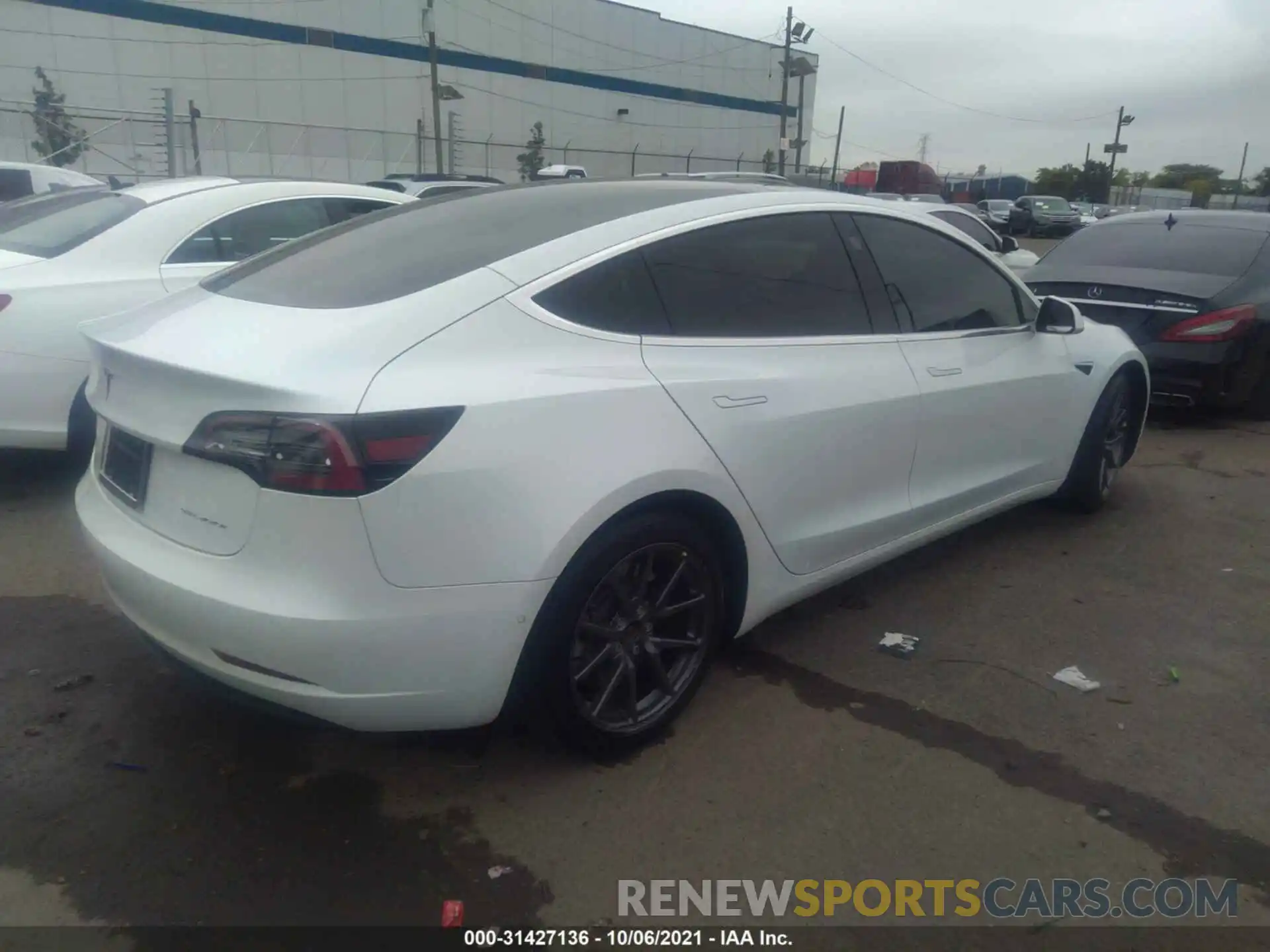 4 Фотография поврежденного автомобиля 5YJ3E1EB1LF637323 TESLA MODEL 3 2020