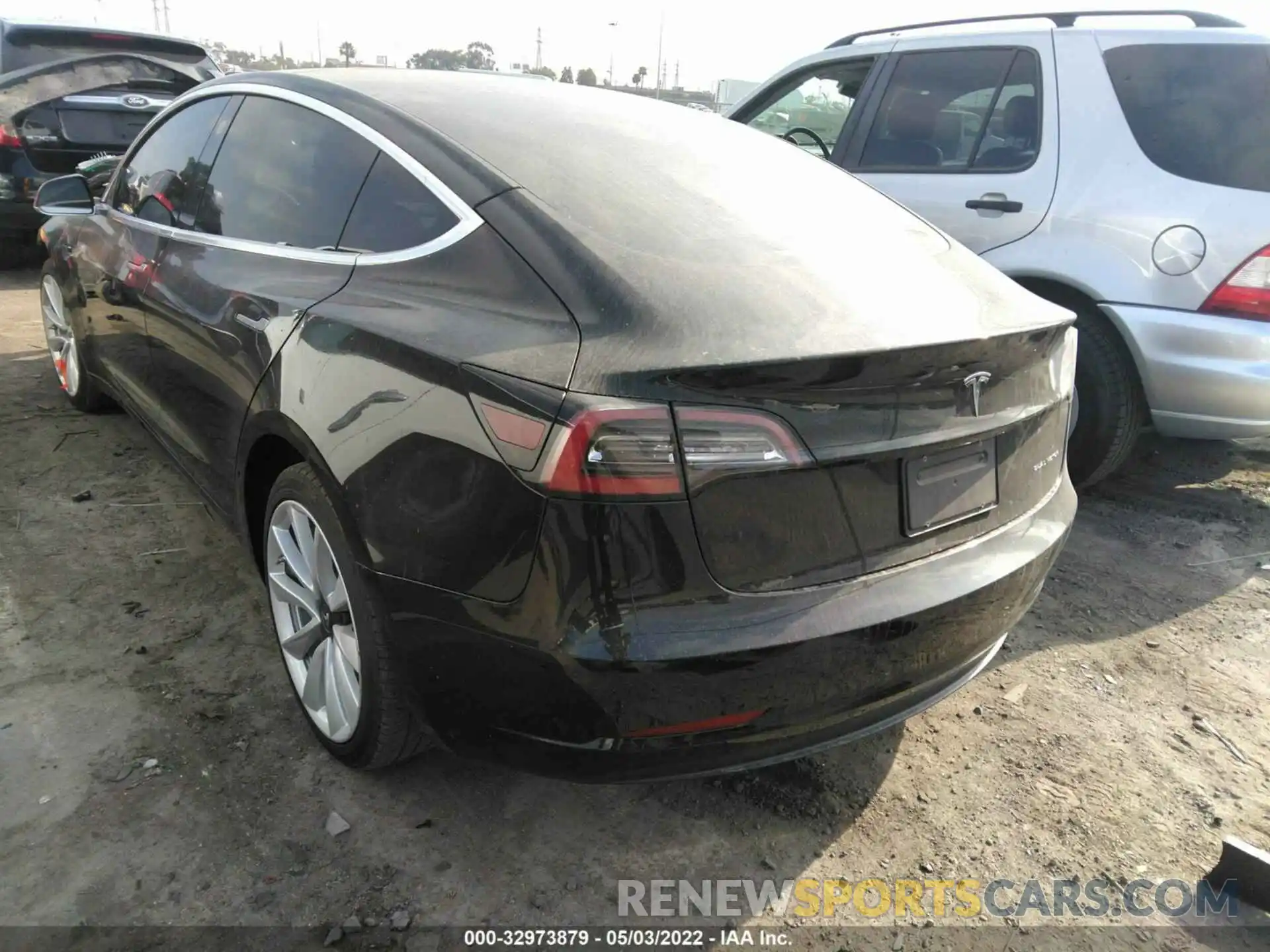 3 Photograph of a damaged car 5YJ3E1EB1LF711775 TESLA MODEL 3 2020