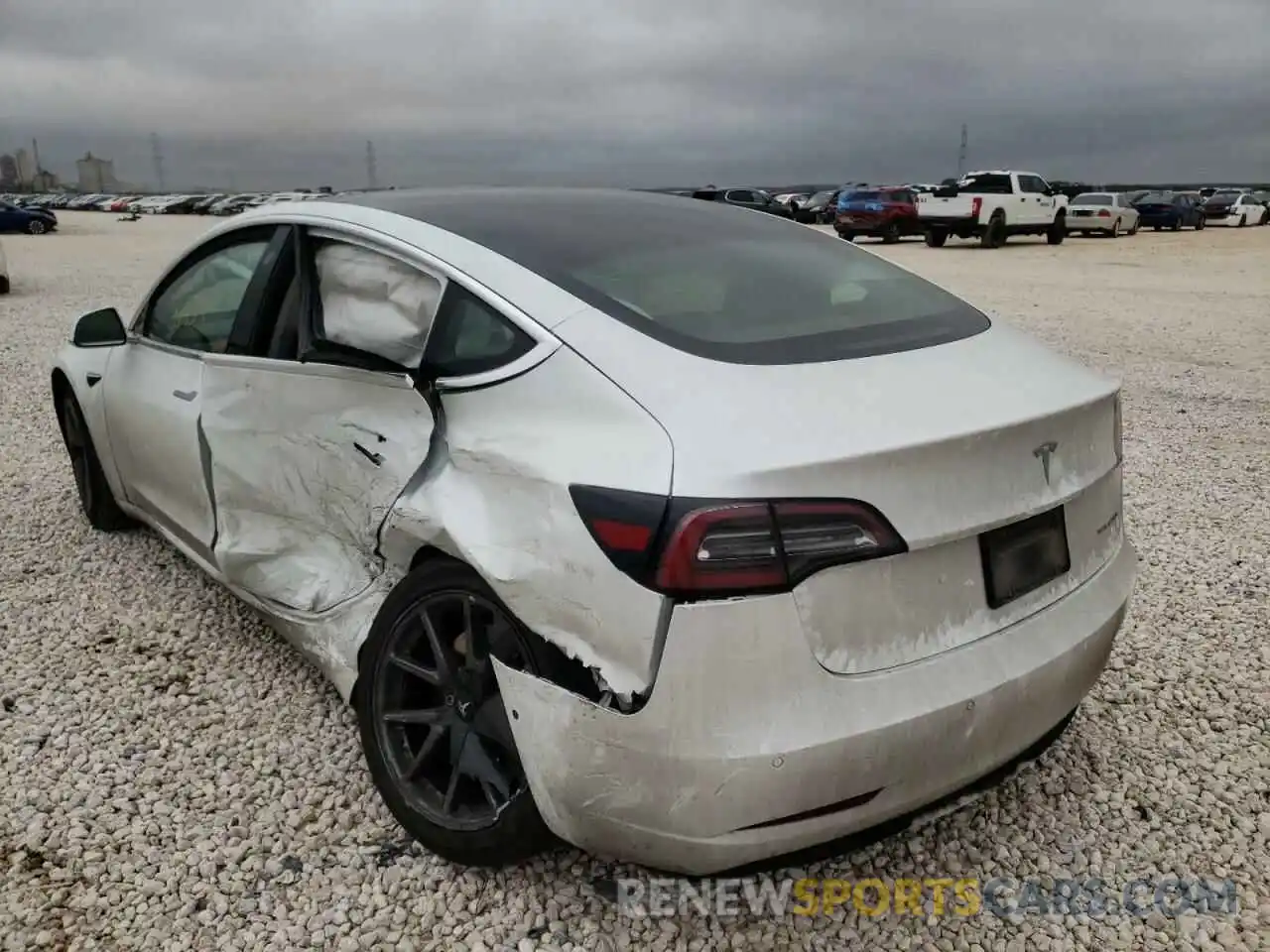 3 Photograph of a damaged car 5YJ3E1EB1LF741584 TESLA MODEL 3 2020