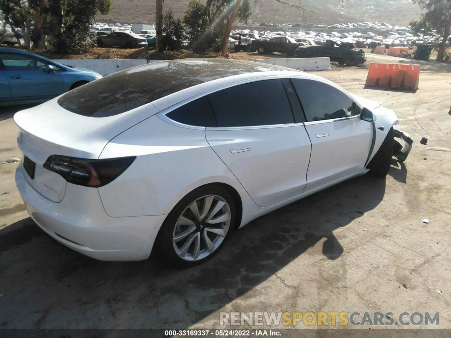 4 Фотография поврежденного автомобиля 5YJ3E1EB1LF746817 TESLA MODEL 3 2020