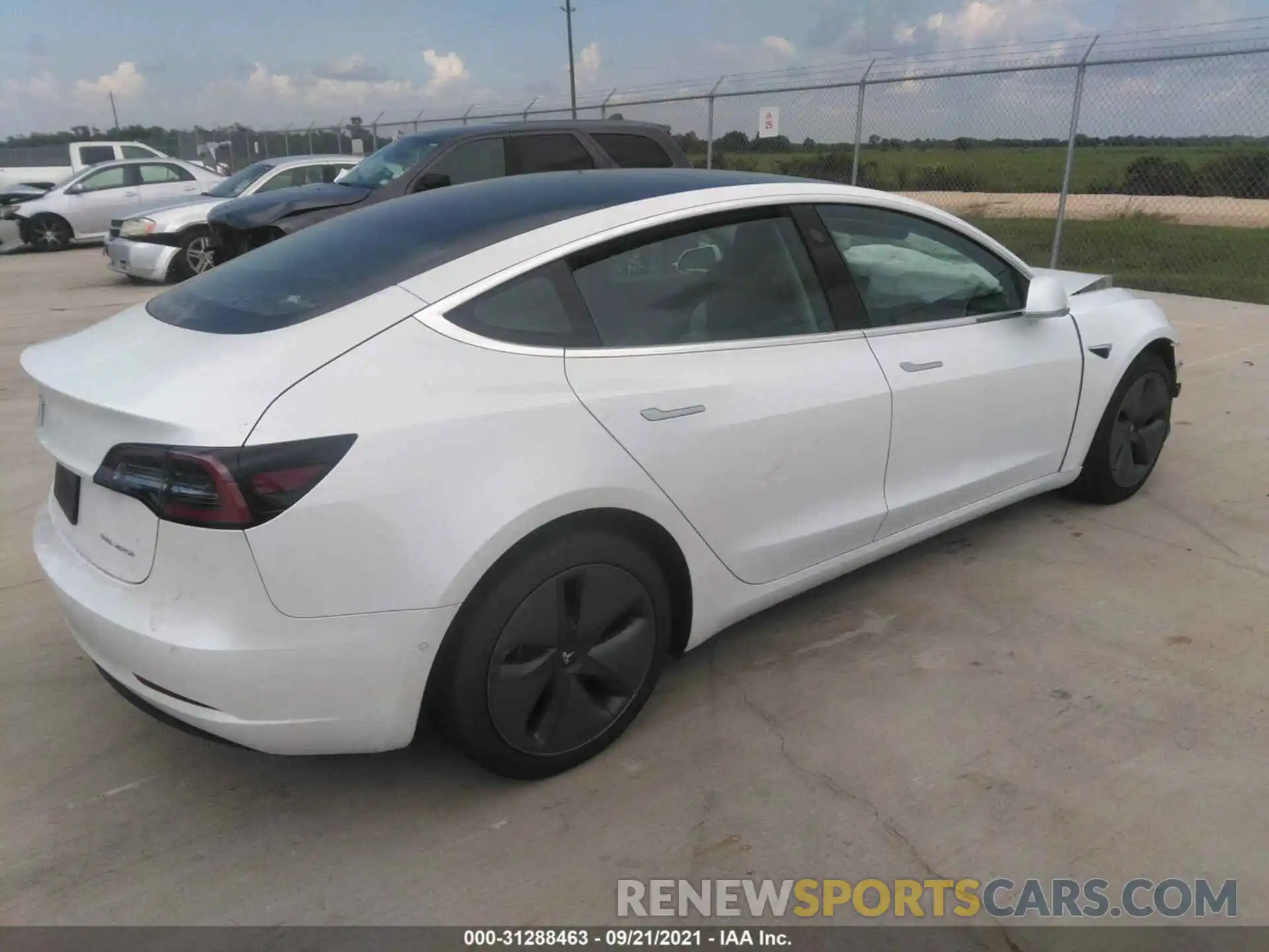 4 Фотография поврежденного автомобиля 5YJ3E1EB2LF520995 TESLA MODEL 3 2020