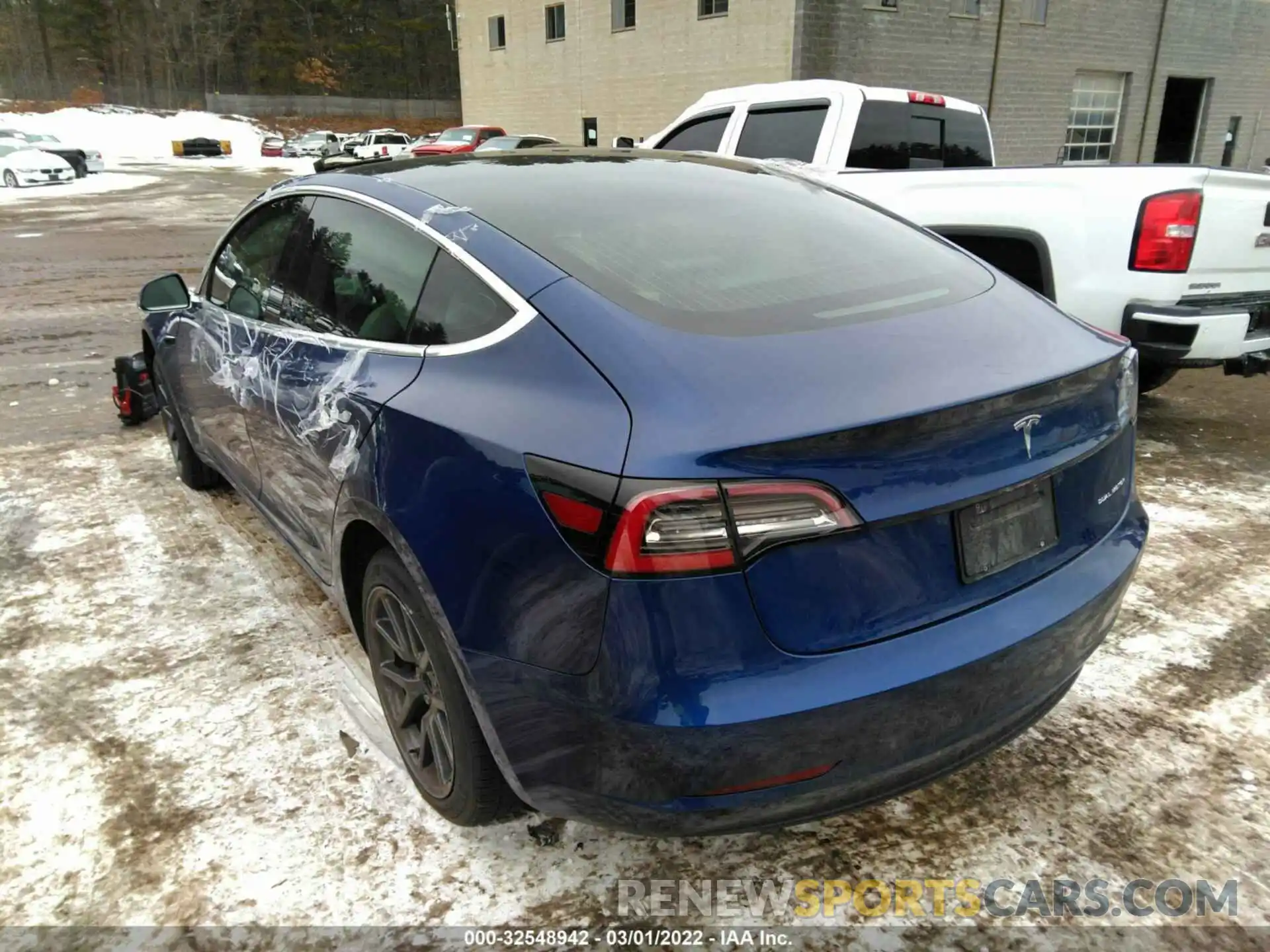 3 Photograph of a damaged car 5YJ3E1EB2LF628629 TESLA MODEL 3 2020