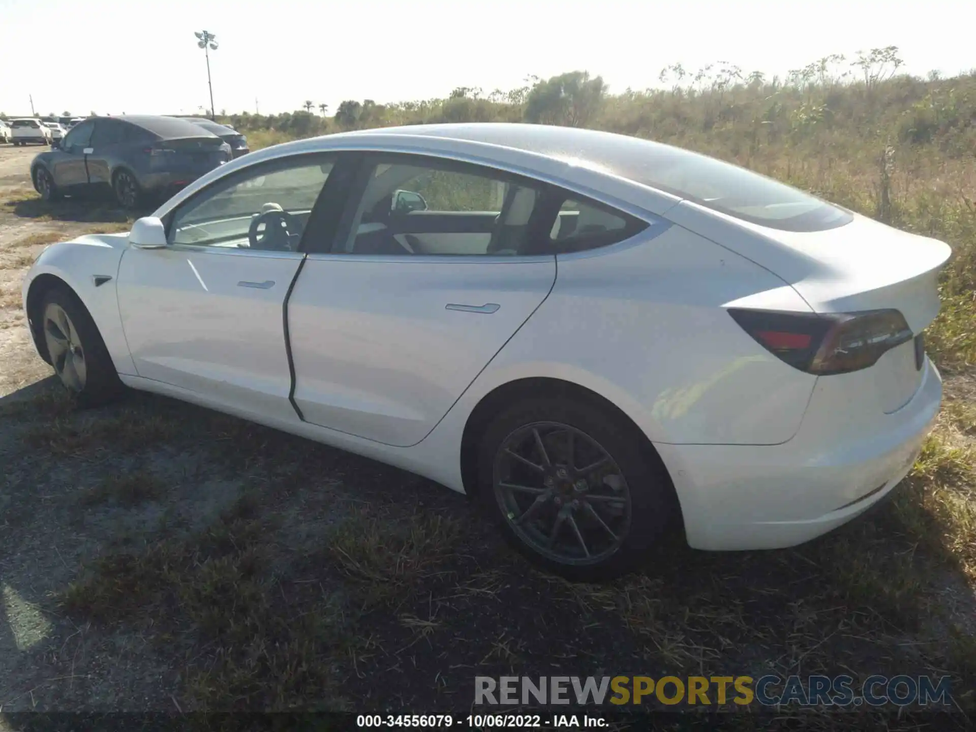 3 Photograph of a damaged car 5YJ3E1EB2LF639789 TESLA MODEL 3 2020