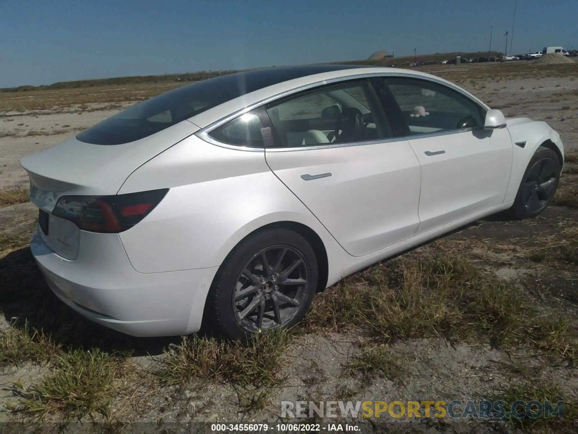 4 Photograph of a damaged car 5YJ3E1EB2LF639789 TESLA MODEL 3 2020