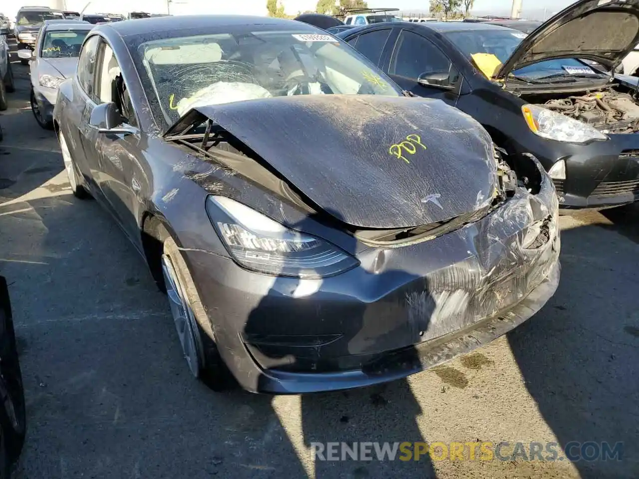 1 Photograph of a damaged car 5YJ3E1EB2LF647908 TESLA MODEL 3 2020