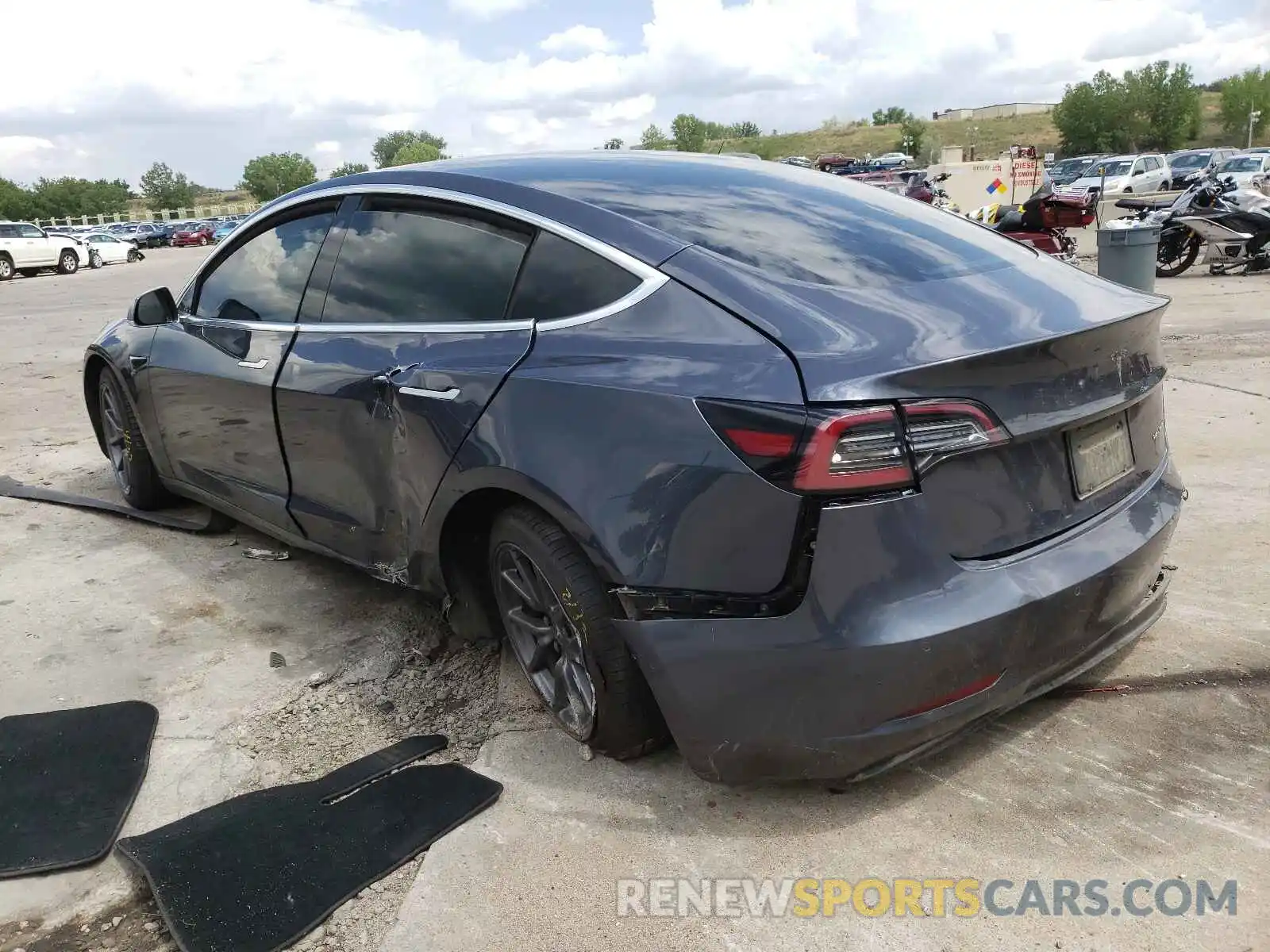 3 Photograph of a damaged car 5YJ3E1EB2LF663459 TESLA MODEL 3 2020