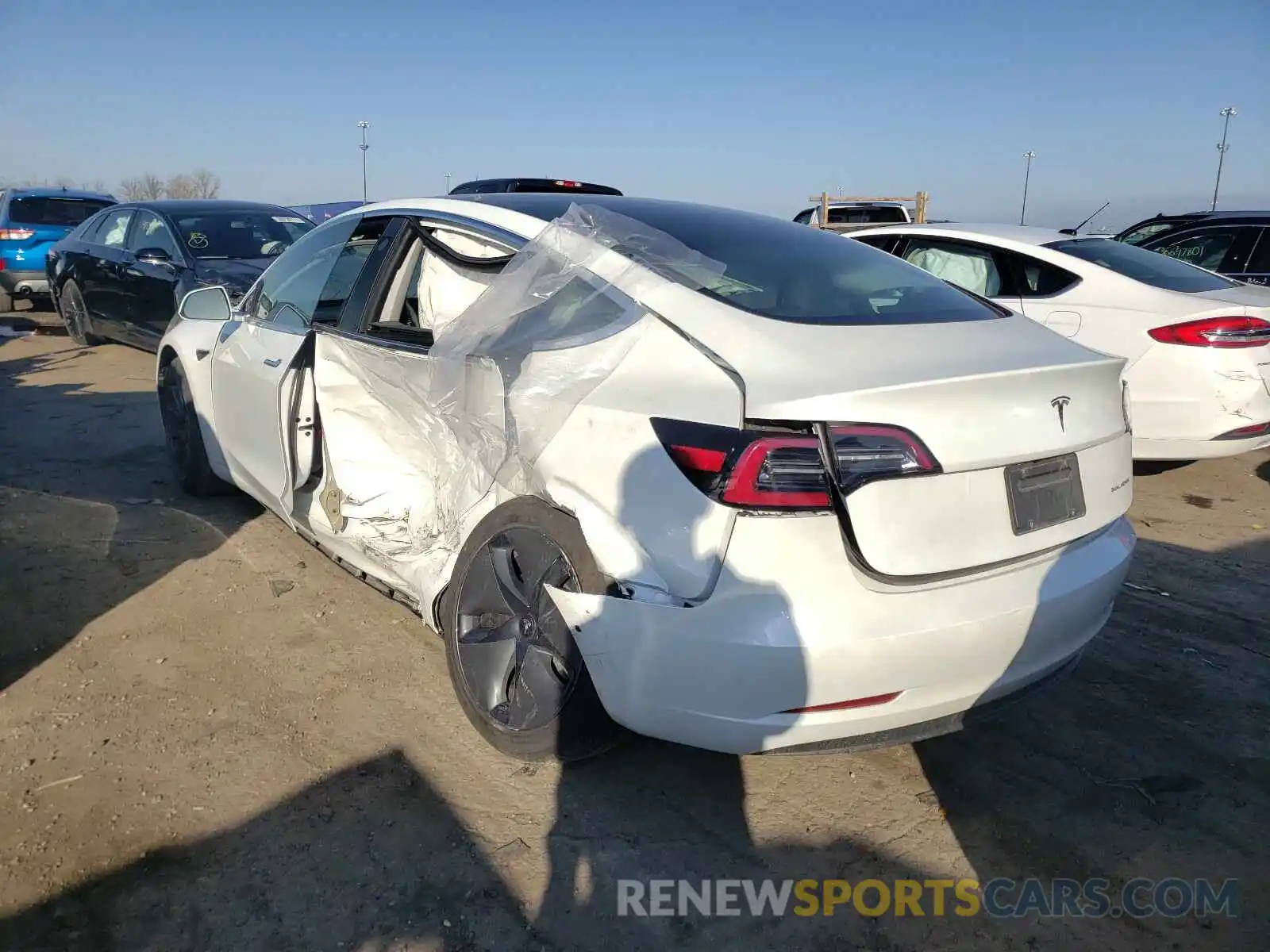 3 Photograph of a damaged car 5YJ3E1EB2LF665258 TESLA MODEL 3 2020