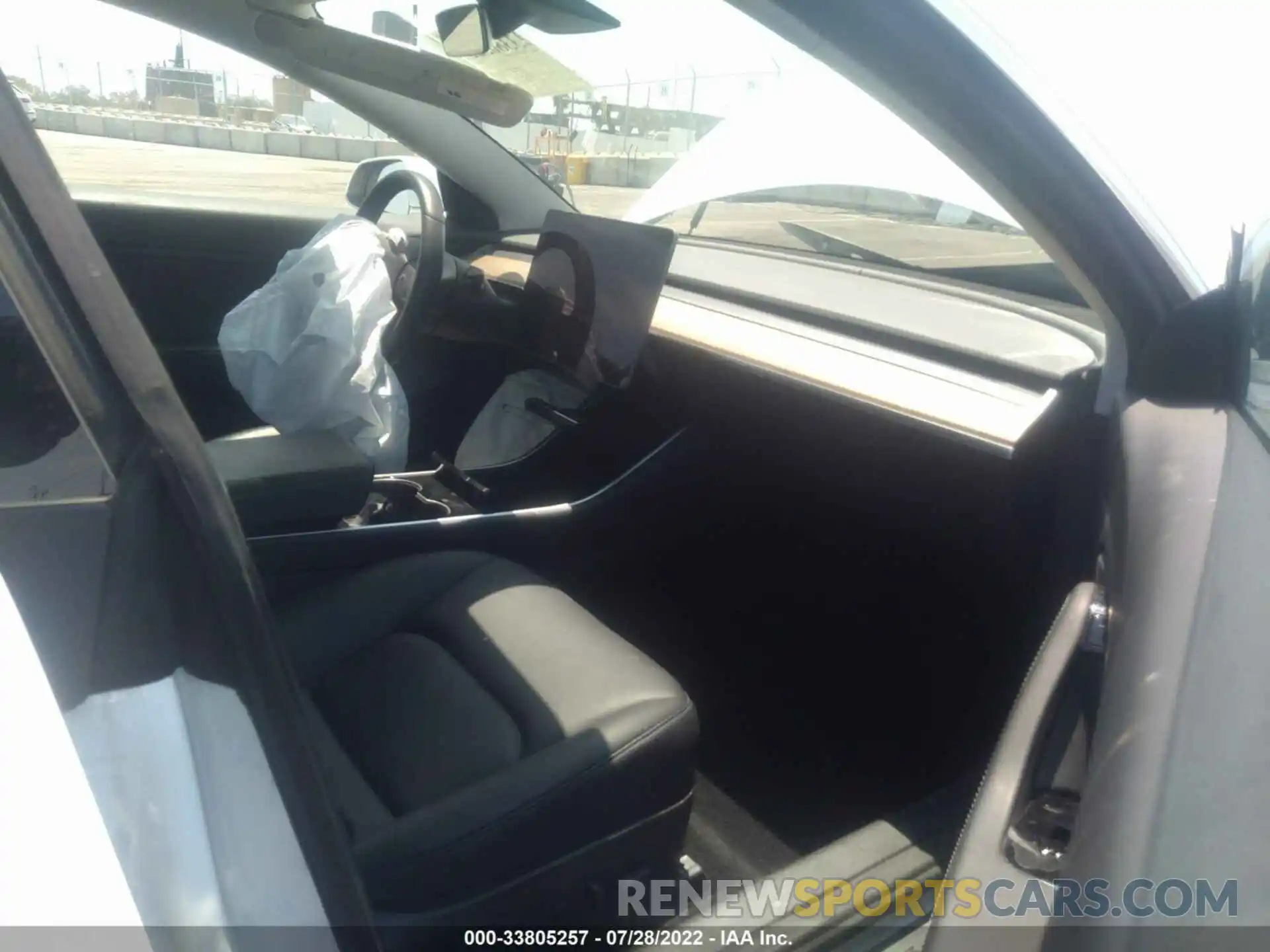 5 Photograph of a damaged car 5YJ3E1EB2LF665969 TESLA MODEL 3 2020