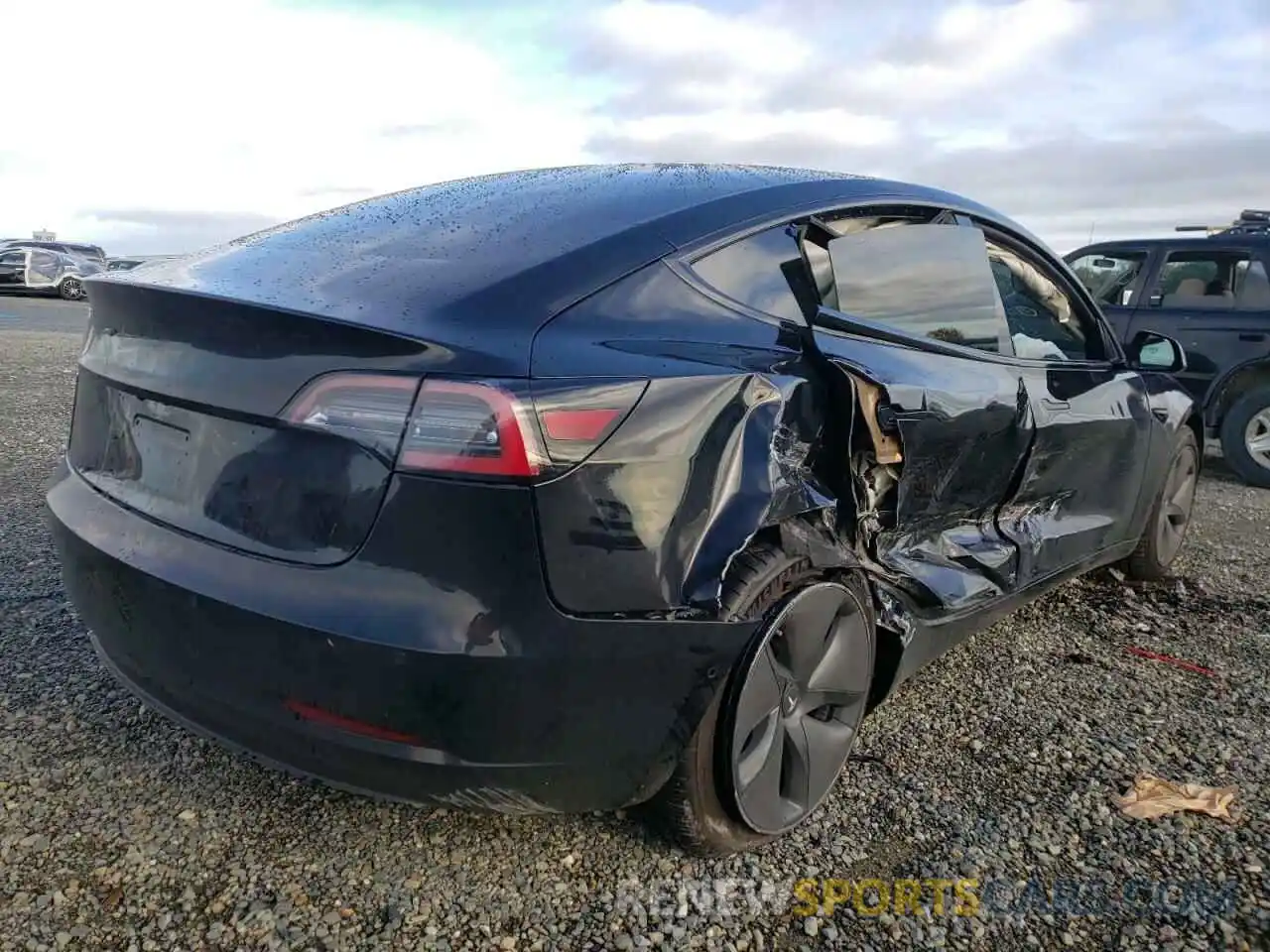 4 Photograph of a damaged car 5YJ3E1EB2LF746244 TESLA MODEL 3 2020