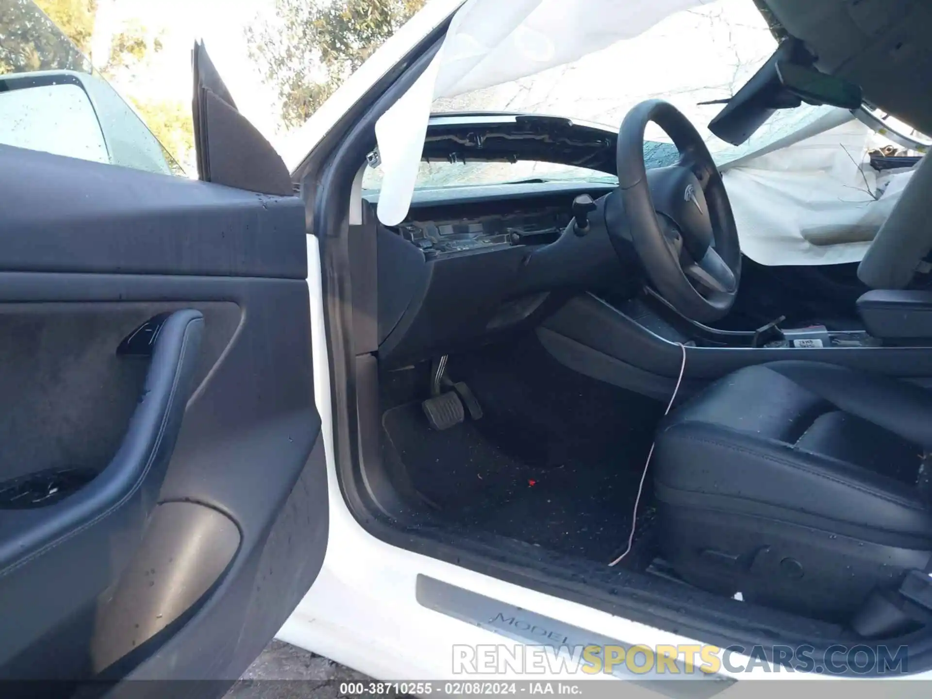 5 Photograph of a damaged car 5YJ3E1EB3LF619244 TESLA MODEL 3 2020