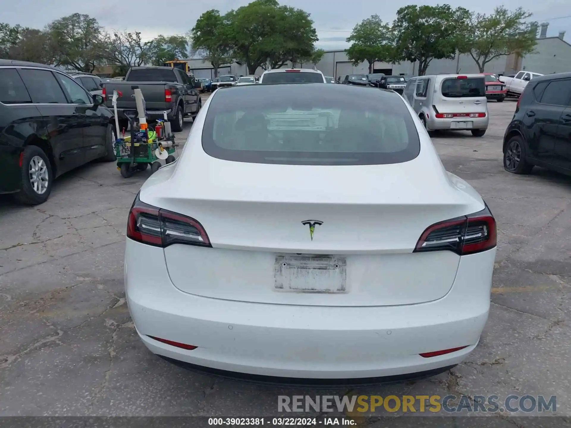 15 Photograph of a damaged car 5YJ3E1EB3LF619714 TESLA MODEL 3 2020