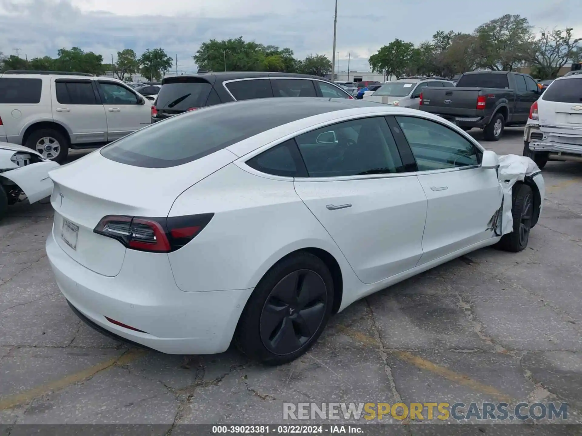 4 Photograph of a damaged car 5YJ3E1EB3LF619714 TESLA MODEL 3 2020