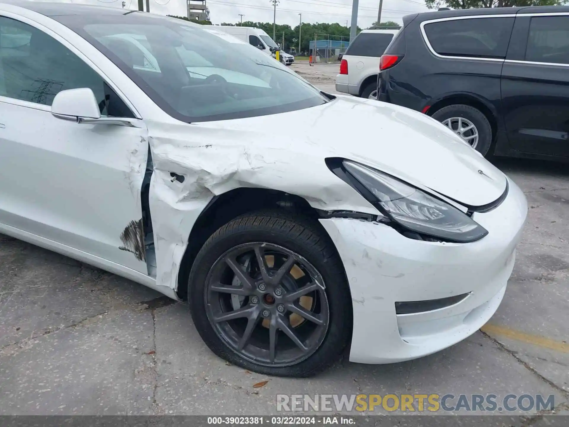 6 Photograph of a damaged car 5YJ3E1EB3LF619714 TESLA MODEL 3 2020