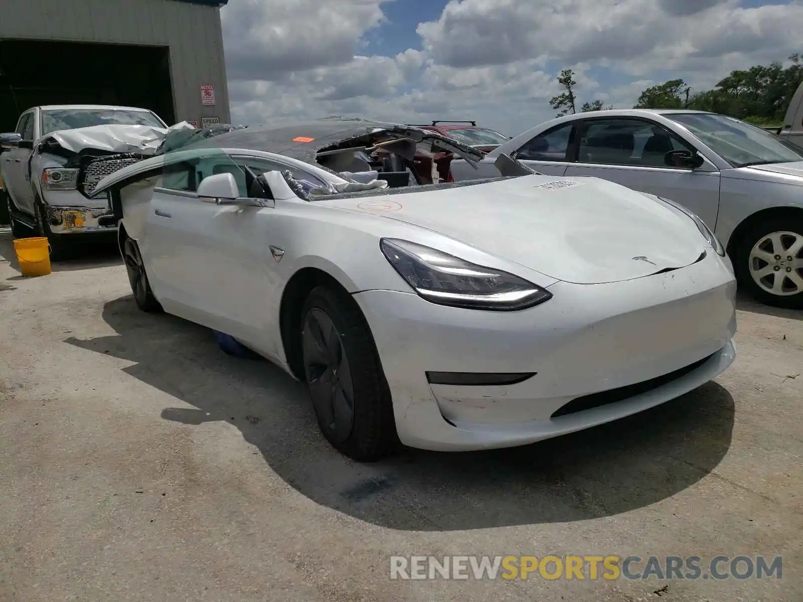 1 Photograph of a damaged car 5YJ3E1EB3LF639705 TESLA MODEL 3 2020