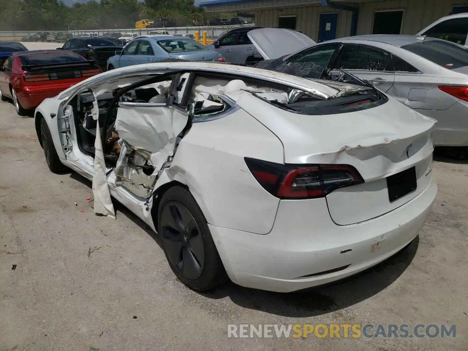 3 Photograph of a damaged car 5YJ3E1EB3LF639705 TESLA MODEL 3 2020