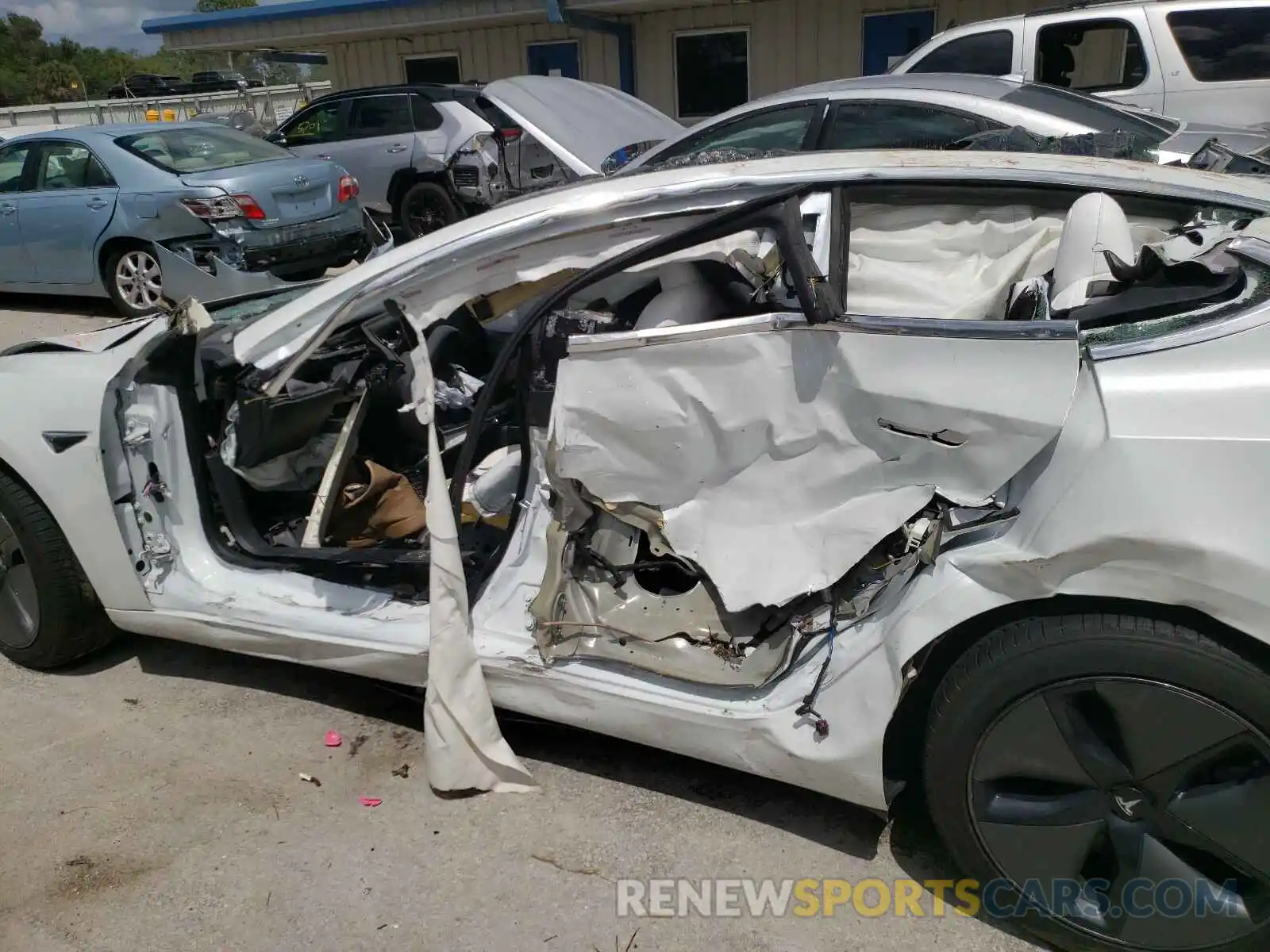 9 Photograph of a damaged car 5YJ3E1EB3LF639705 TESLA MODEL 3 2020