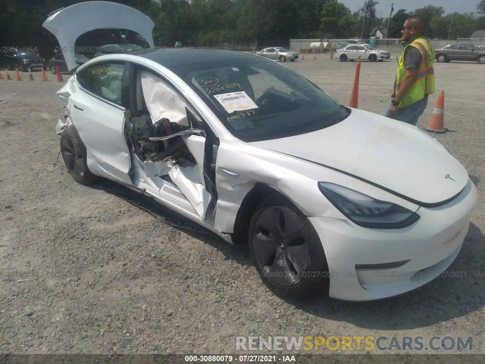 1 Photograph of a damaged car 5YJ3E1EB3LF795162 TESLA MODEL 3 2020