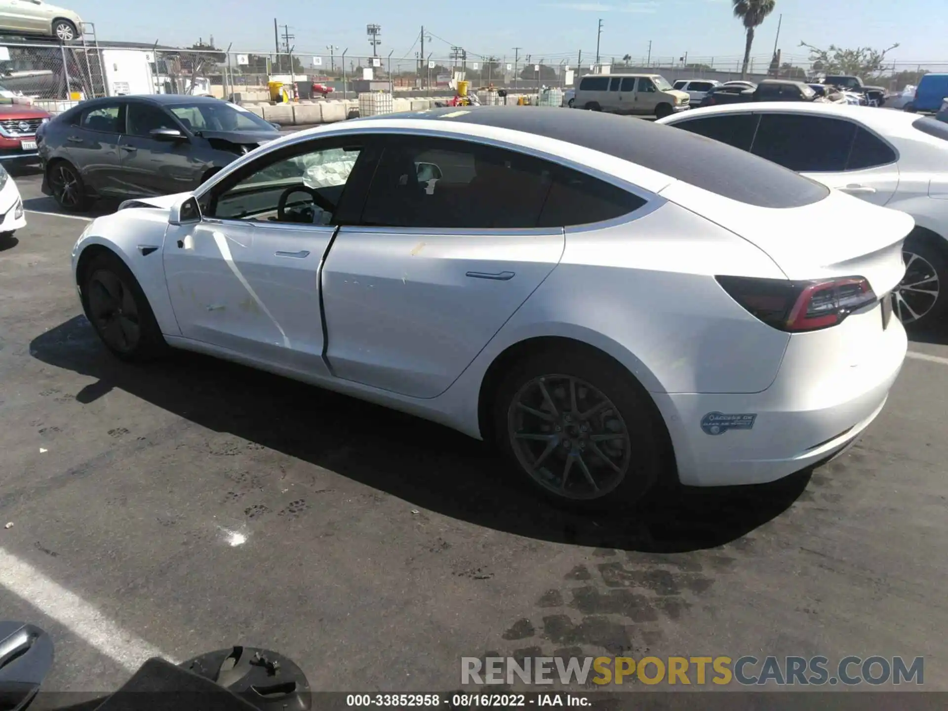 3 Photograph of a damaged car 5YJ3E1EB3LF800408 TESLA MODEL 3 2020