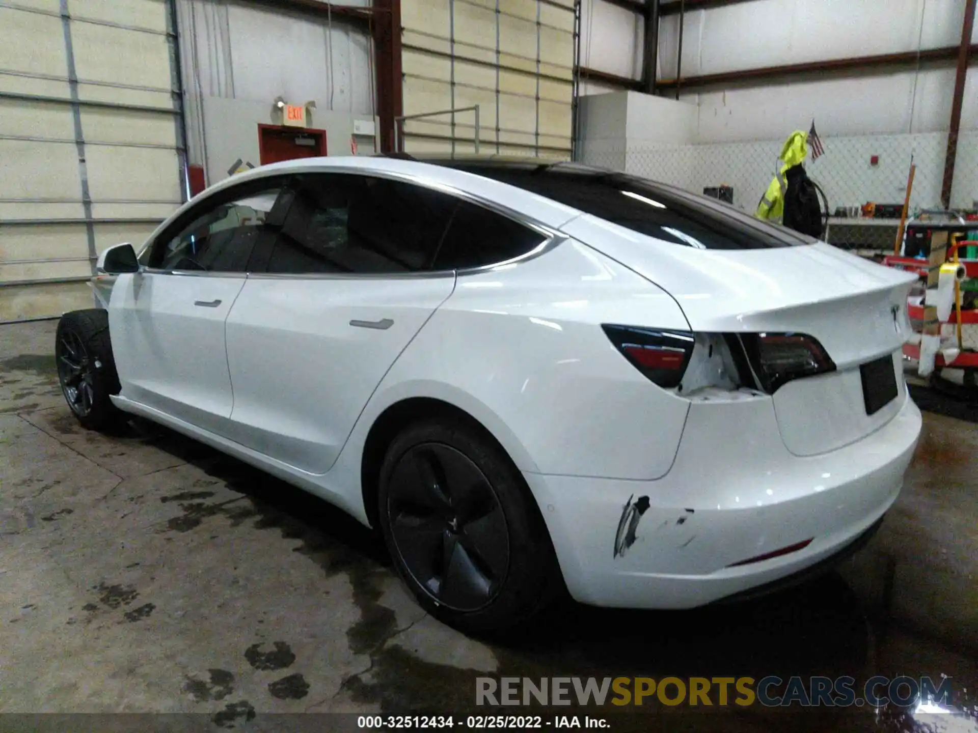 3 Photograph of a damaged car 5YJ3E1EB3LF801770 TESLA MODEL 3 2020