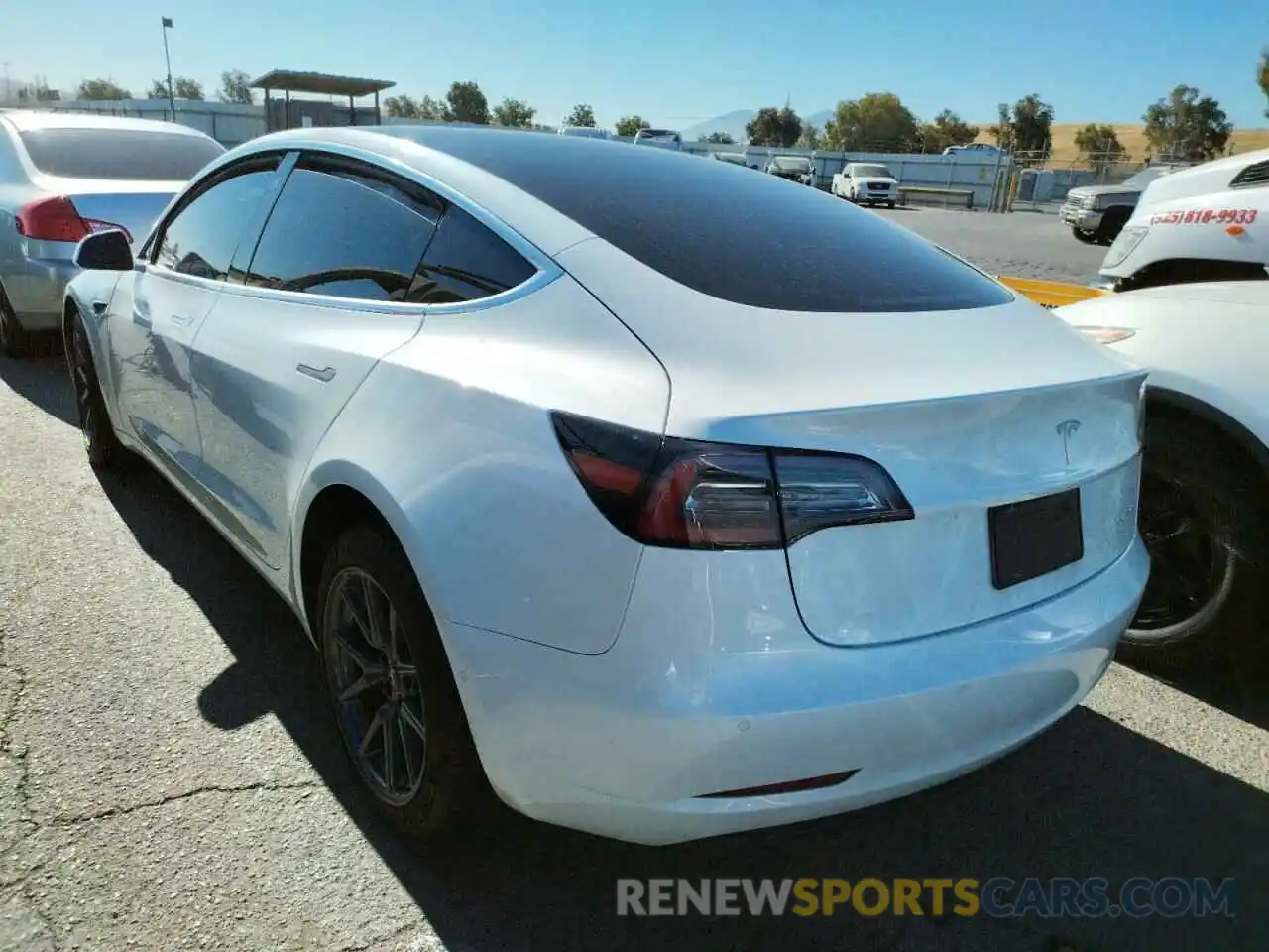 3 Photograph of a damaged car 5YJ3E1EB4LF619401 TESLA MODEL 3 2020