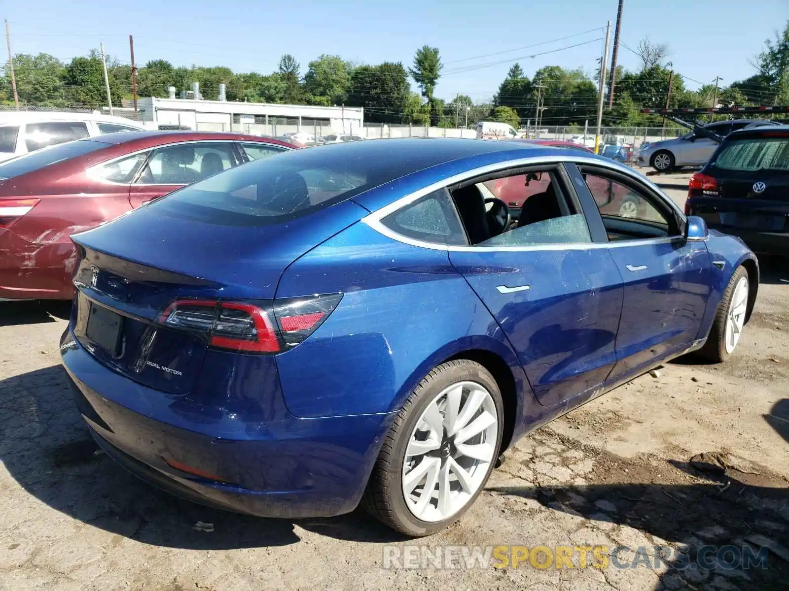 4 Photograph of a damaged car 5YJ3E1EB4LF646369 TESLA MODEL 3 2020