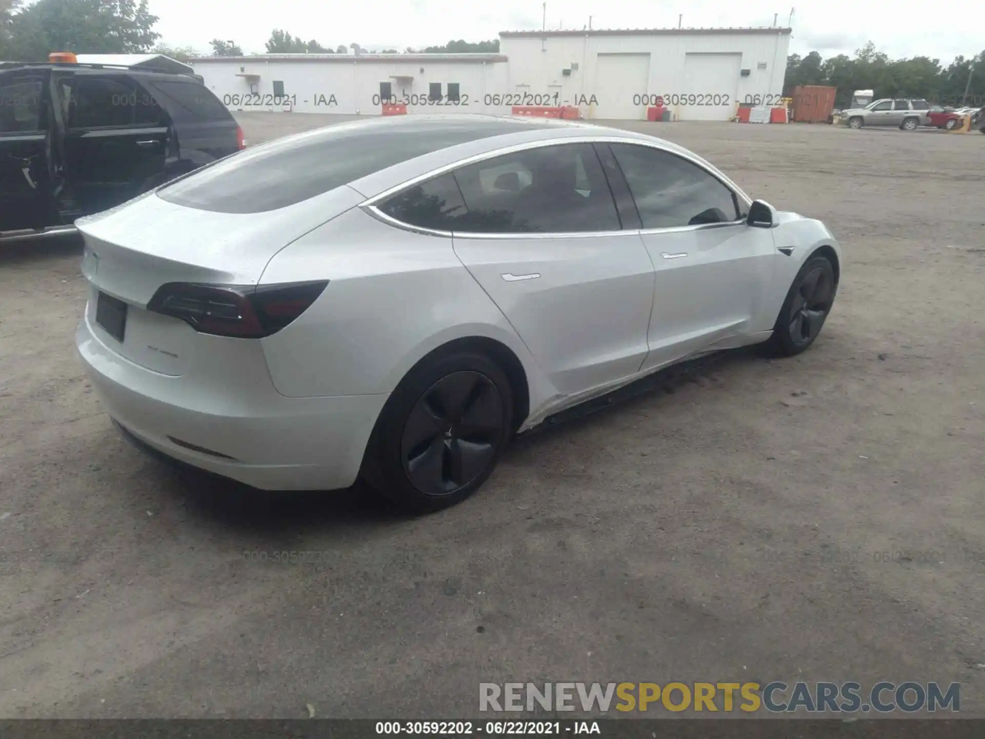 4 Фотография поврежденного автомобиля 5YJ3E1EB4LF665598 TESLA MODEL 3 2020