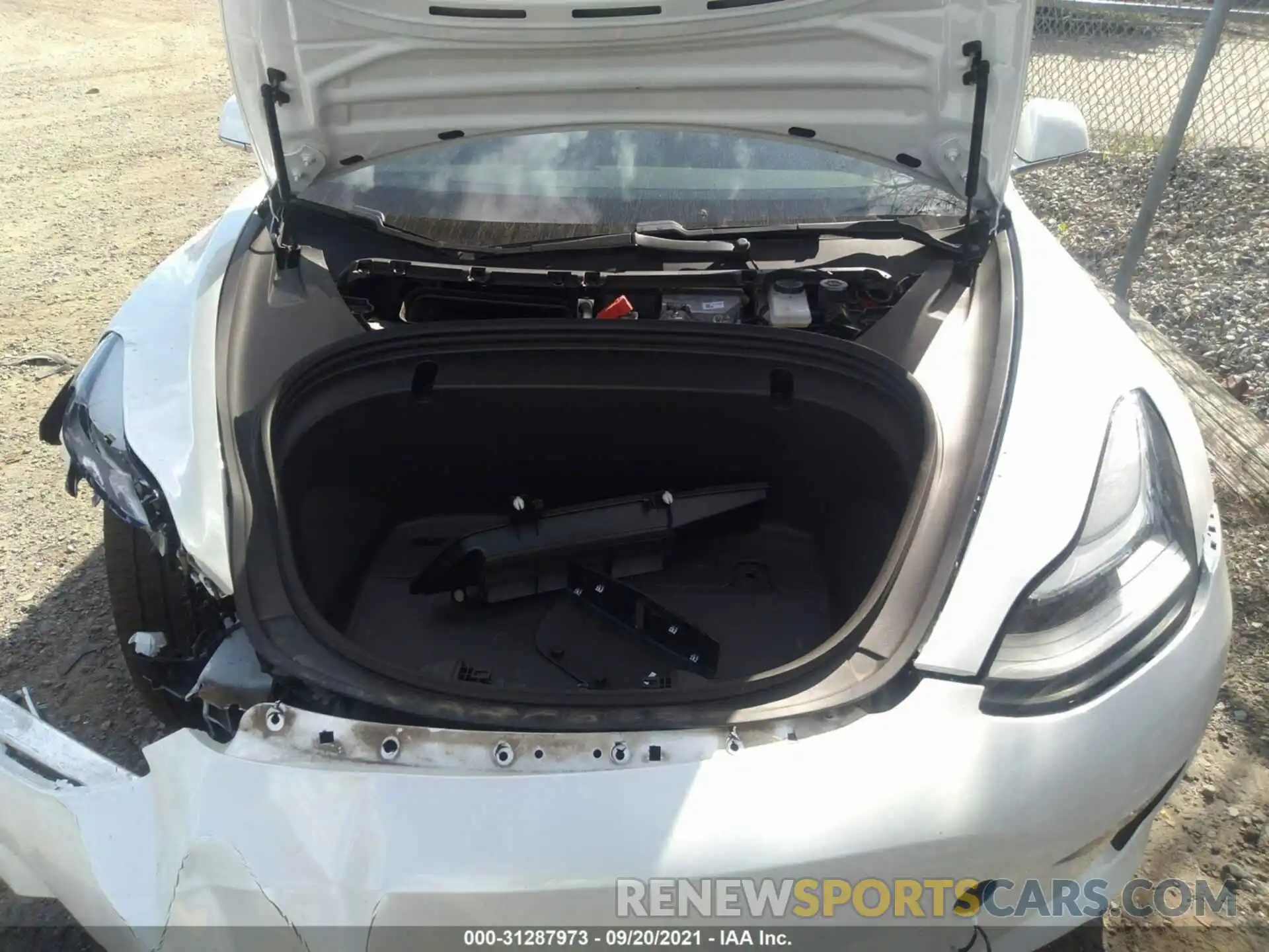 10 Photograph of a damaged car 5YJ3E1EB4LF735228 TESLA MODEL 3 2020