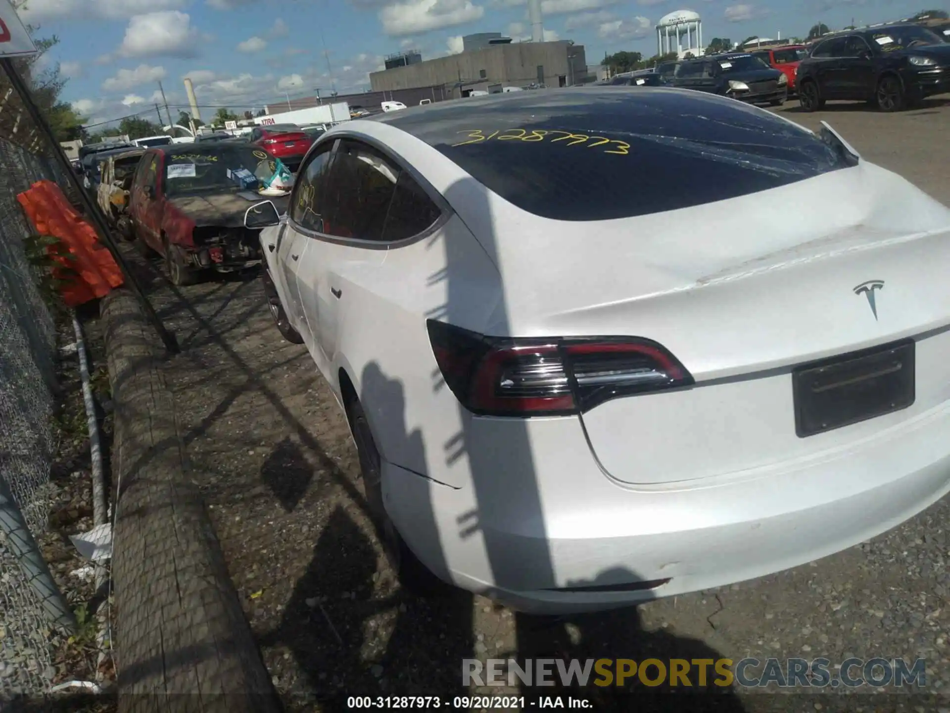 3 Photograph of a damaged car 5YJ3E1EB4LF735228 TESLA MODEL 3 2020