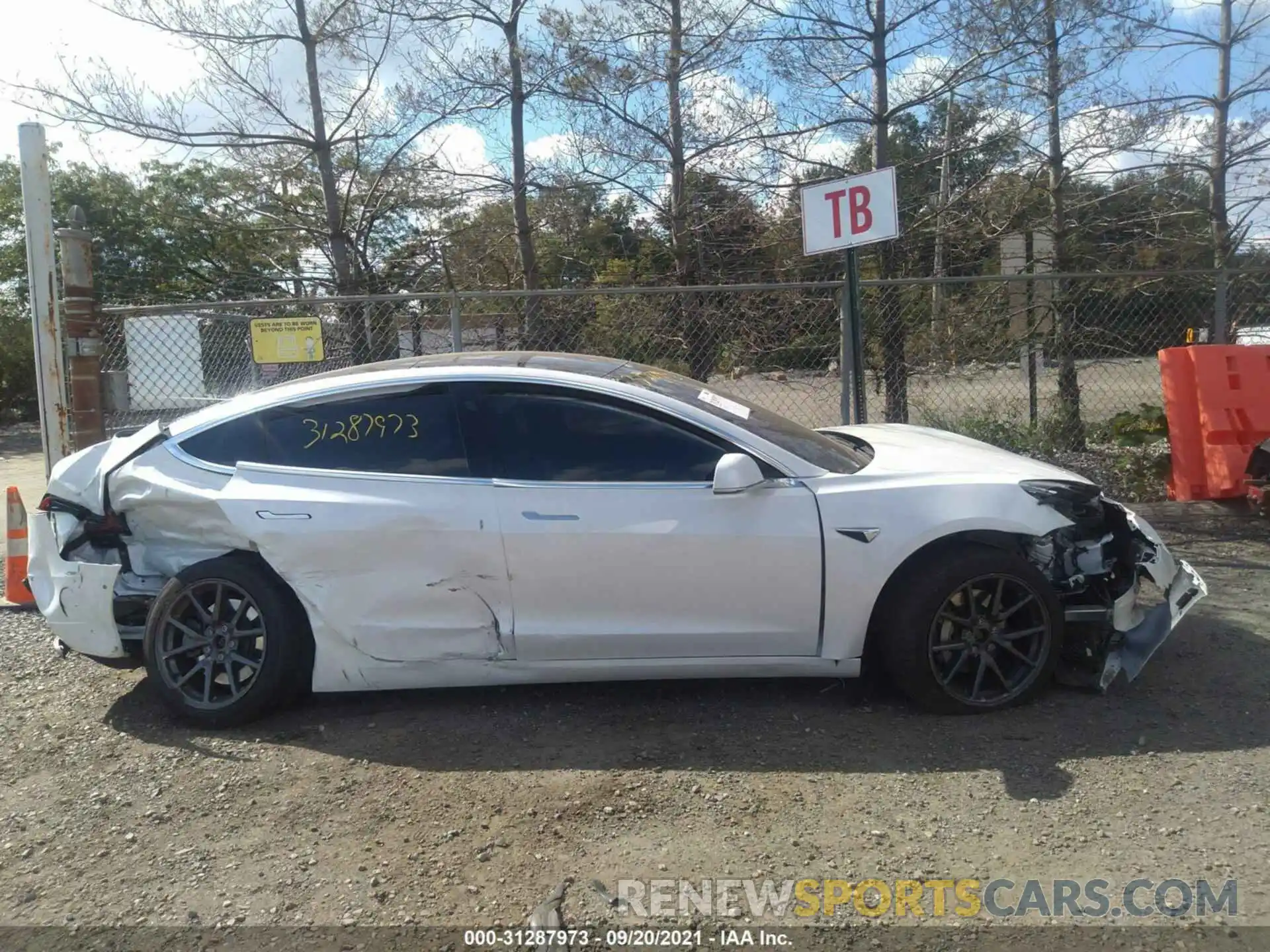 6 Photograph of a damaged car 5YJ3E1EB4LF735228 TESLA MODEL 3 2020