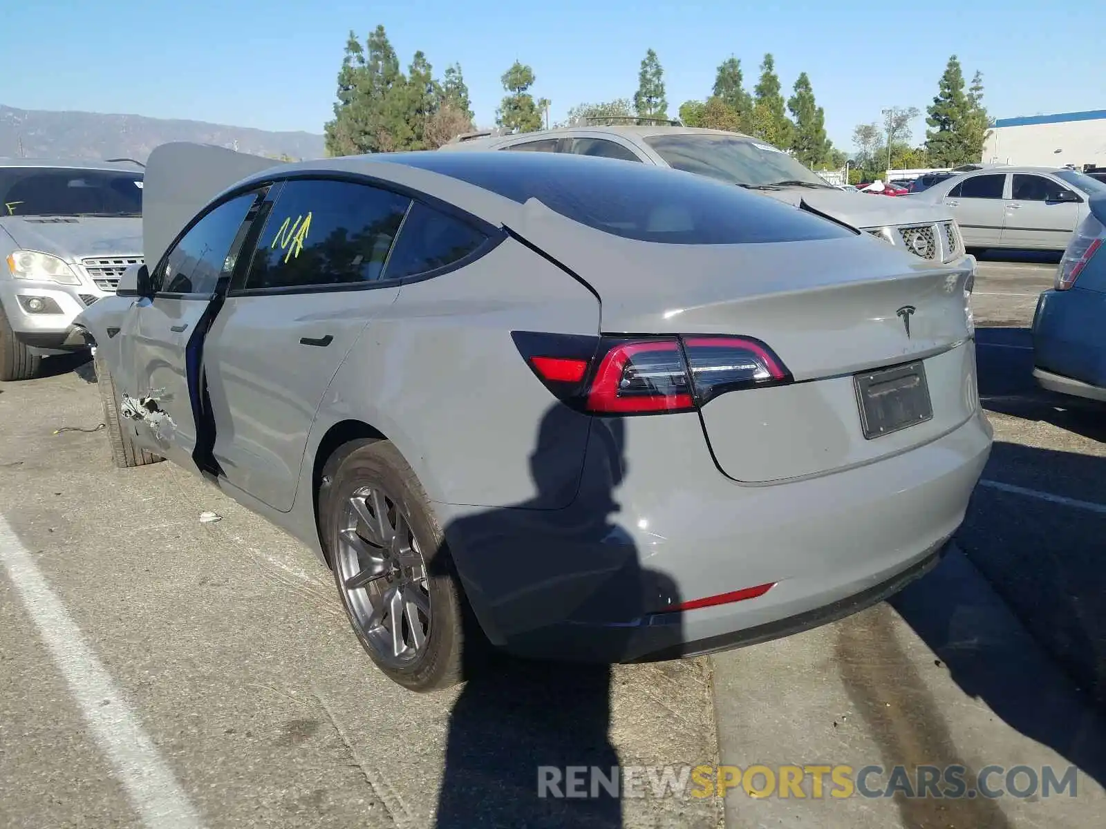 3 Photograph of a damaged car 5YJ3E1EB4LF742647 TESLA MODEL 3 2020