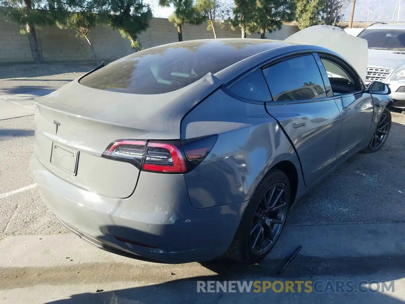 4 Photograph of a damaged car 5YJ3E1EB4LF742647 TESLA MODEL 3 2020