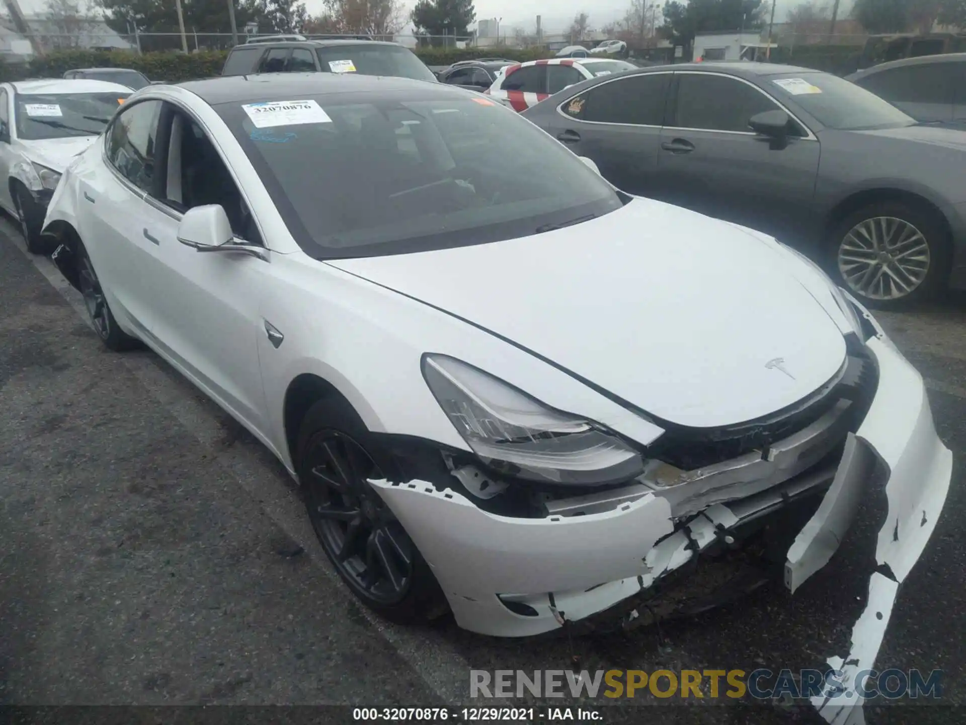 1 Photograph of a damaged car 5YJ3E1EB5LF619603 TESLA MODEL 3 2020