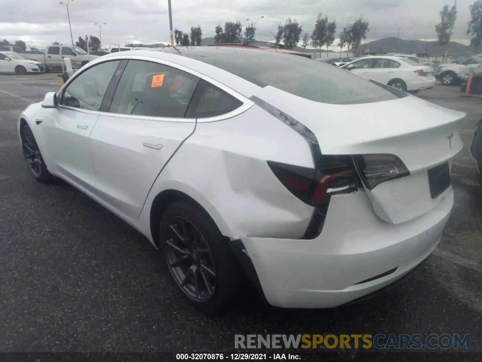 3 Photograph of a damaged car 5YJ3E1EB5LF619603 TESLA MODEL 3 2020